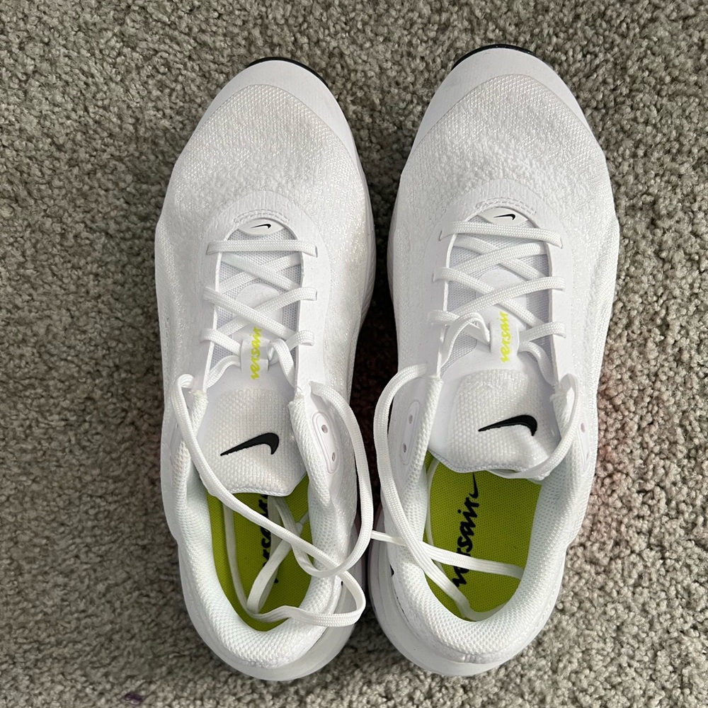 Nike Versair
Women's Workout Shoes size 9